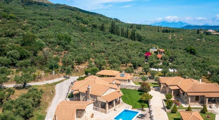 Villa with terrace, garden & private pool | Suitable for remote work — photo 2