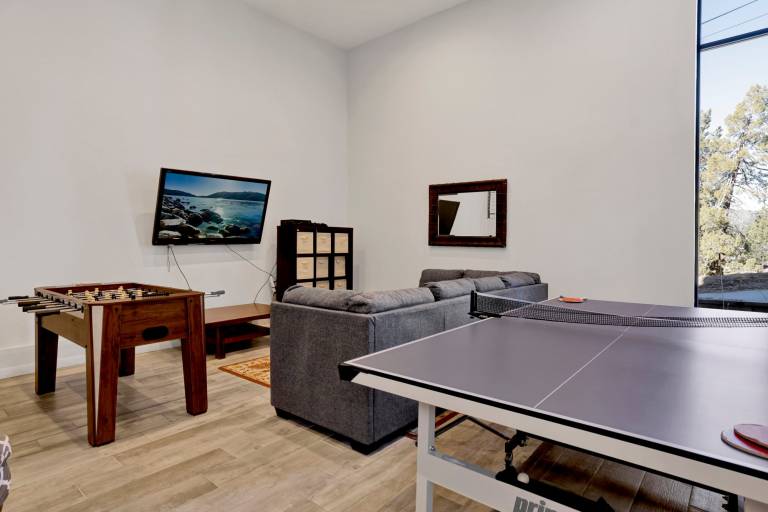 Child-friendly chalet with pool, grill & patio | Mountain view | Pet-friendly — photo 5