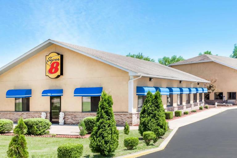 Super 8 By Wyndham Paris in Paris, TN