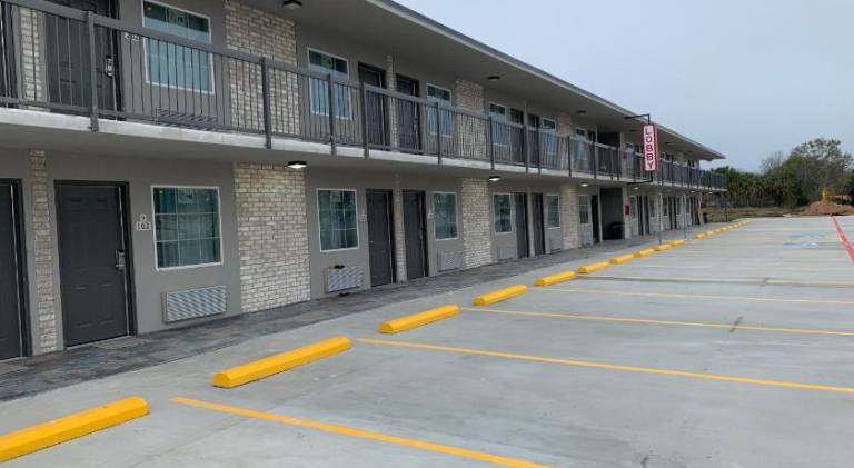 Super 8 by Wyndham Sulphur South — photo 4