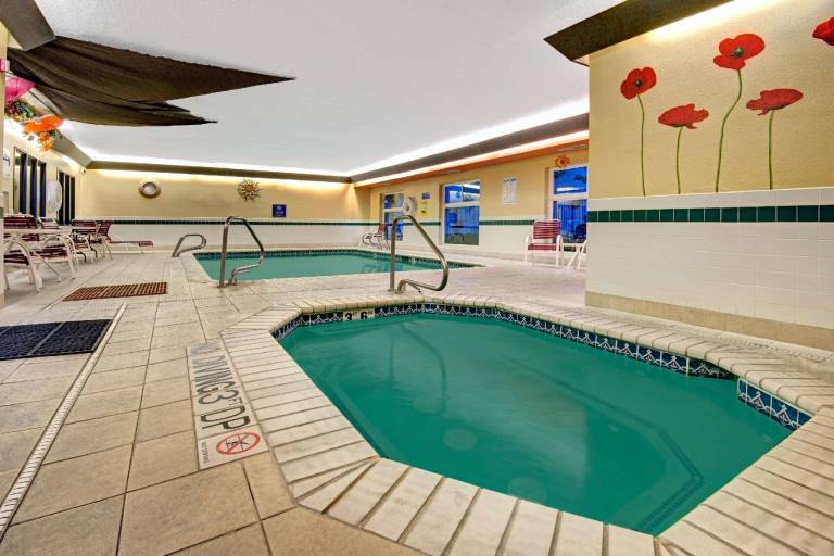 Days Inn & Suites by Wyndham Airport Albuquerque — photo 3