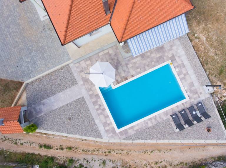 Fully equipped villa with private pool, patio & yard | Mountain view | Pets allowed — photo 3