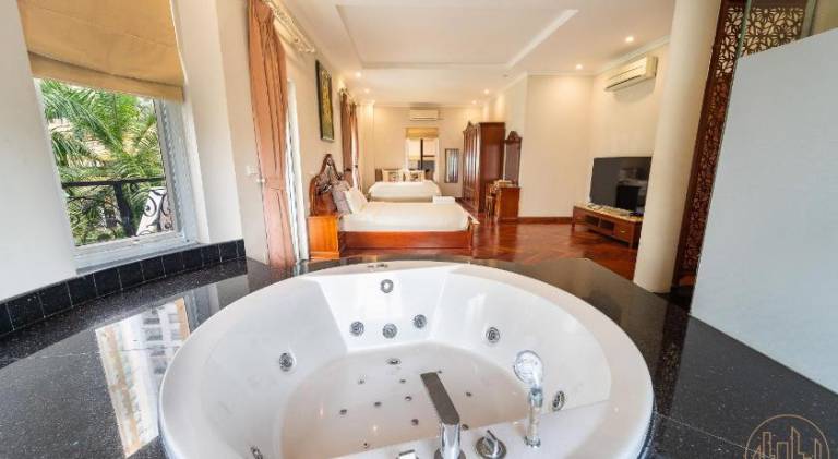 Villa with terrace, BBQ & private pool | Water view | Perfect for remote work | Pets are welcome — photo 5
