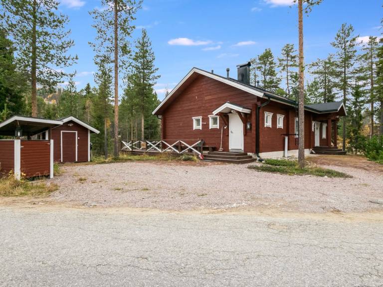 Vacation home with terrace & sauna in Pelkosenniemi