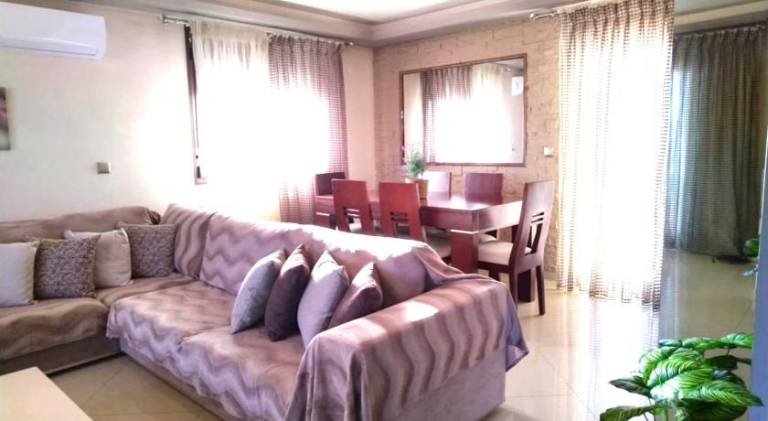 Fully equipped ample rental apartment with jacuzzi & patio | Pet-friendly — photo 2