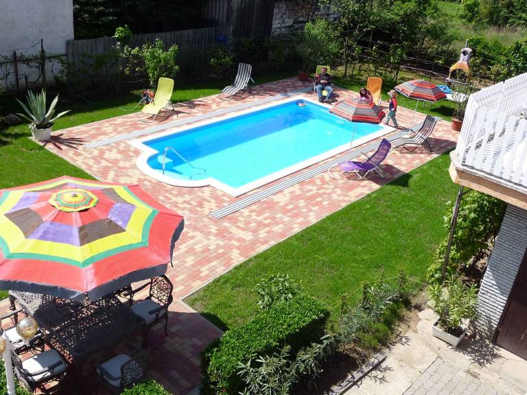Holiday apartment with yard, pool & BBQ — photo 5