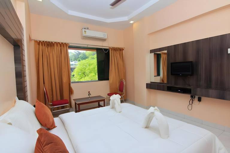 Rental apartment with BBQ & pool | Perfect for remote work | Dogs allowed — photo 2