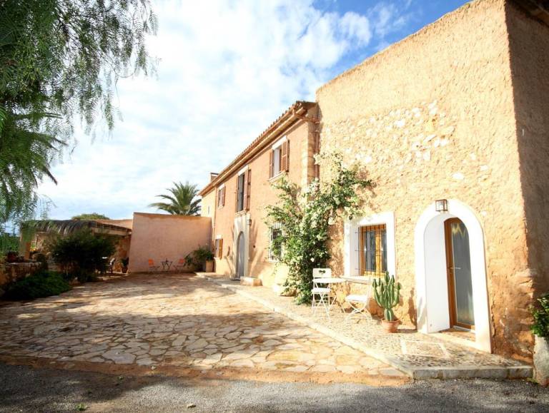 Apartment with barbeque, yard & patio in Santanyi