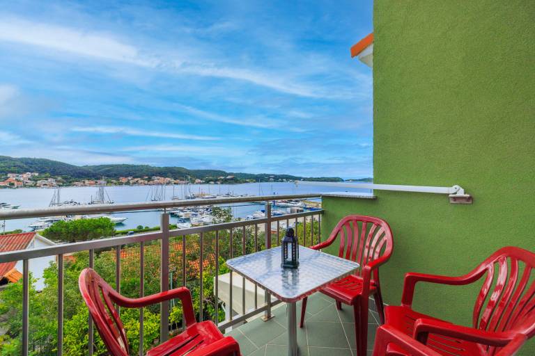 Apartment with barbeque | Garden view in Rab