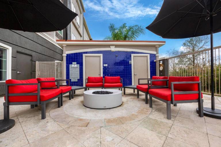 La Quinta Inn & Suites by Wyndham Alvin — photo 5