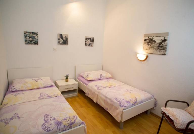 Rental apartment with barbeque & terrace | Garden view — photo 3