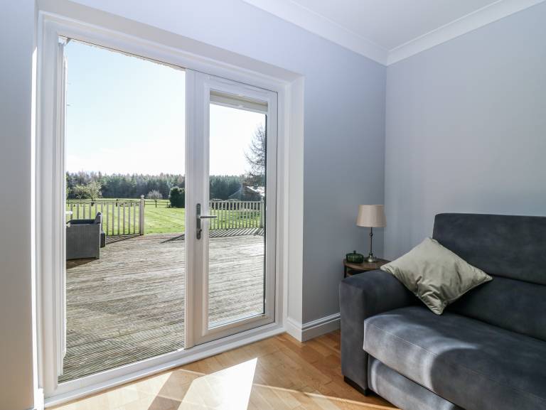 Cottage with garden — photo 3