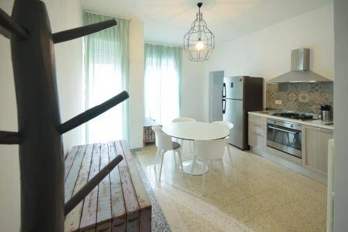 Apartment  Maglie