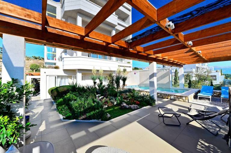 Ample house with patio, pool & garden | Pets are welcome — photo 2