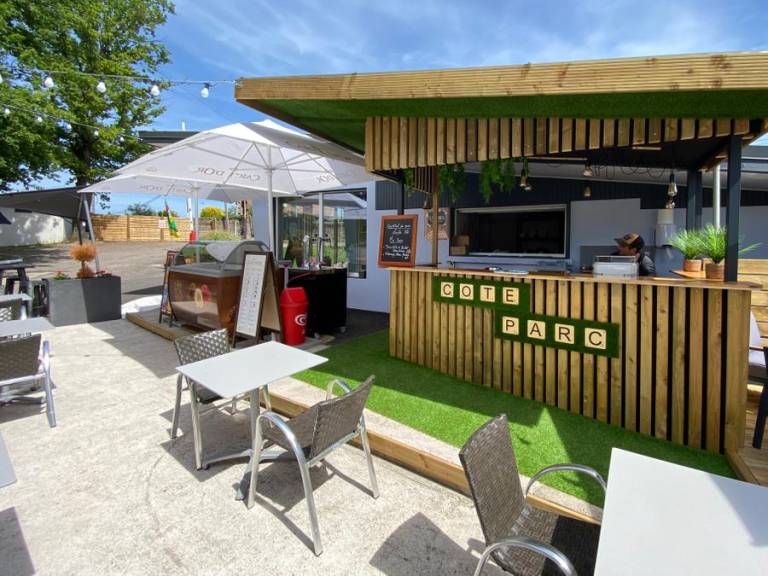 Mobile home with patio & pool | Dogs allowed — photo 2