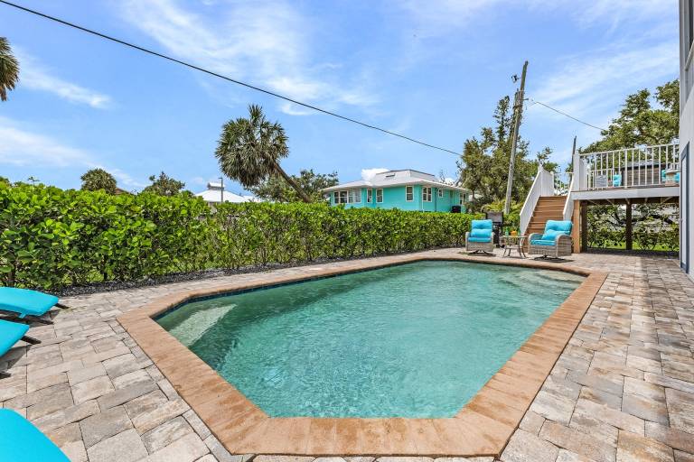 House with private pool & grill — photo 3