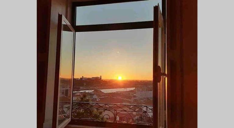 Pleasant rental apartment | Close to Monastery of Santa Cruz | Pets are welcome in Coimbra