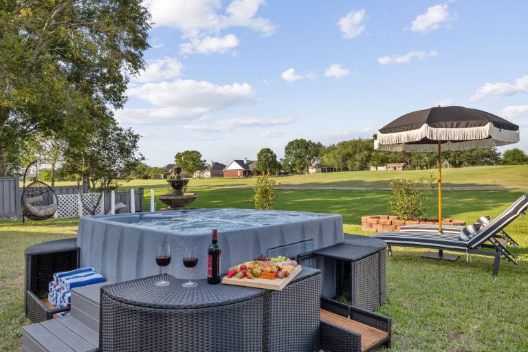 Golf-Side Luxe Escape Sleeps 13 Hot Tub Theater — photo 2