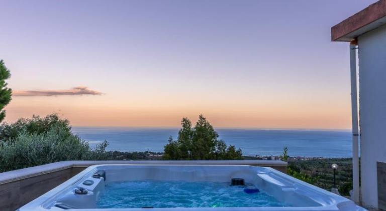 Villa with jacuzzi — photo 3