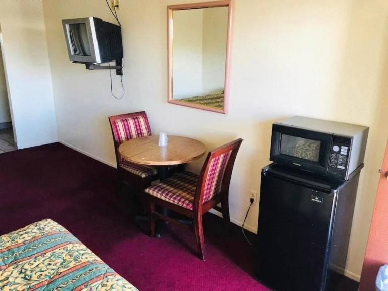Sands Motel by Ontario Airport & Toyota Arena in Ontario, CA