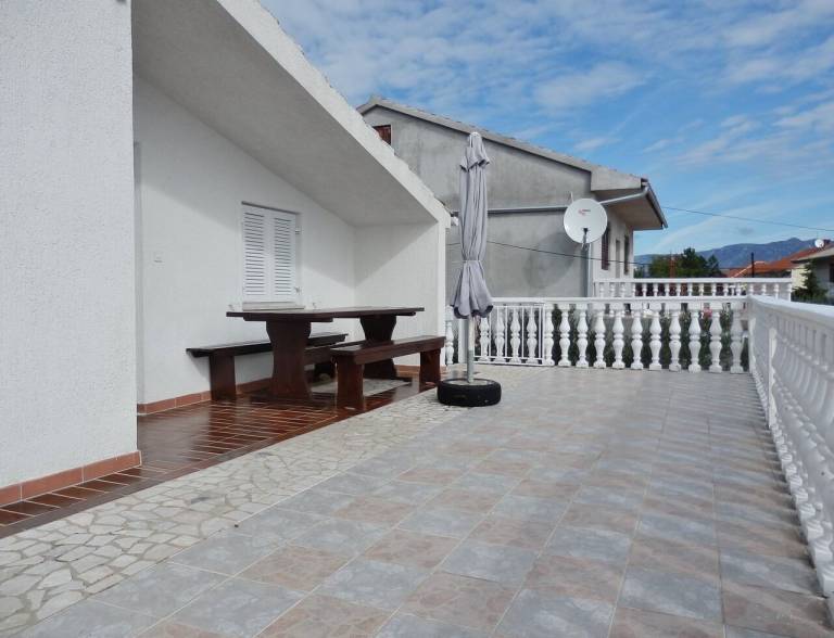 Rental apartment with grill & patio in Crikvenica
