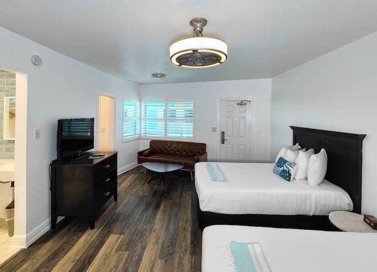 Motel  Treasure Island