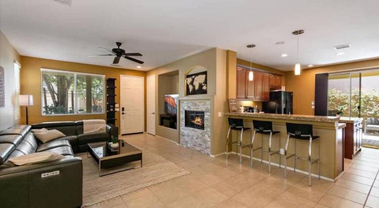 Vacation home with pool | Pet-friendly — photo 5