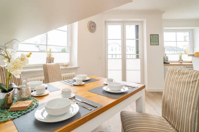 Modernes und zentrales App. für 4 Personen mit Balkon, PKW-Stellplatz, WLAN. — photo 2