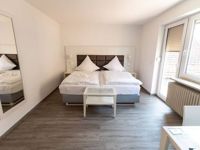 Doppelzimmer mit kleiner Terrasse Zi 1