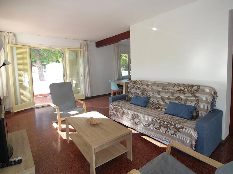 Vacation home with garden — photo 5