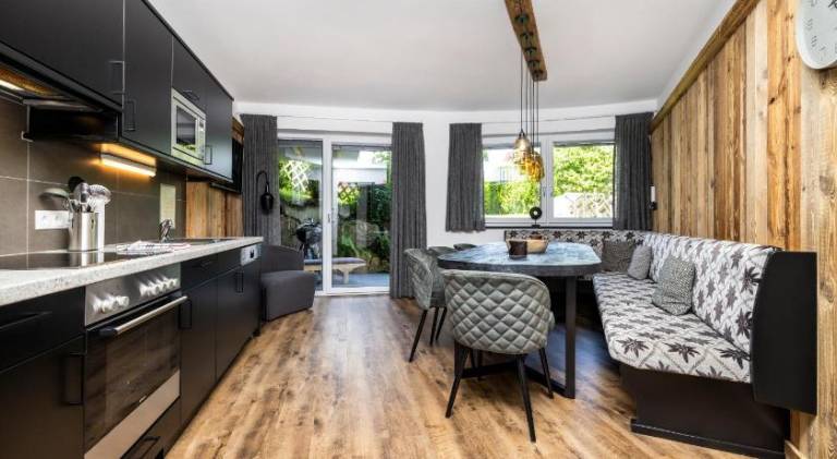 Apartment with pool, terrace & yard | Ski nearby | Pet-friendly — photo 3