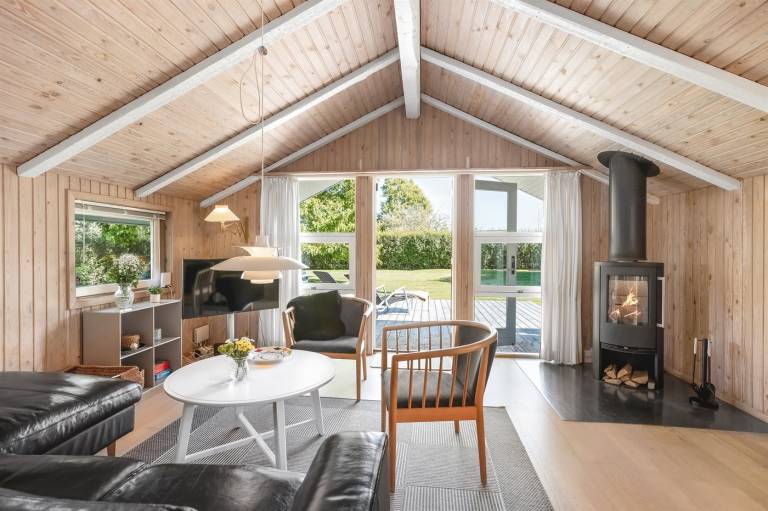 Fully equipped lovely vacation home with patio & barbeque | Pets allowed — photo 3
