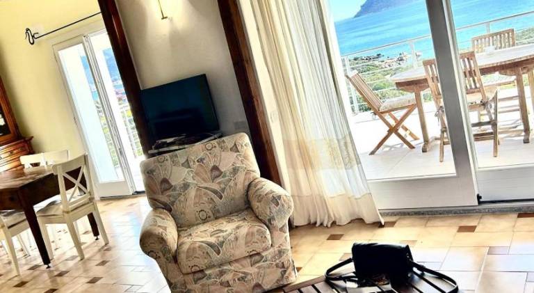 House with patio & yard in Golfo Aranci