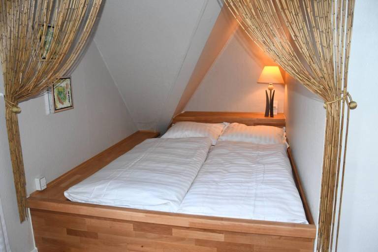 Lovely Town Apartment - Sleeps 5, Parking & Garden — photo 3