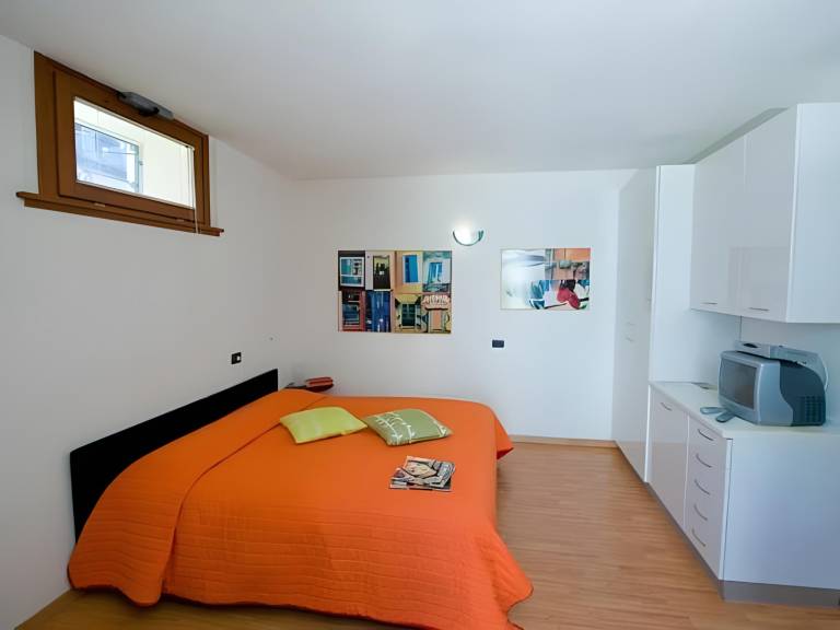 Serviced apartment for 4 persons in Varenna