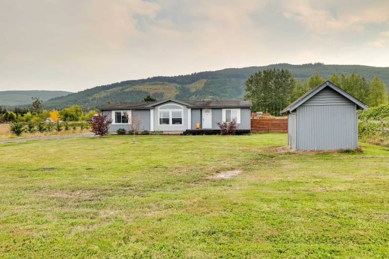 Serene Sequim Retreat w/ Deck: Pets Welcome! — photo 3