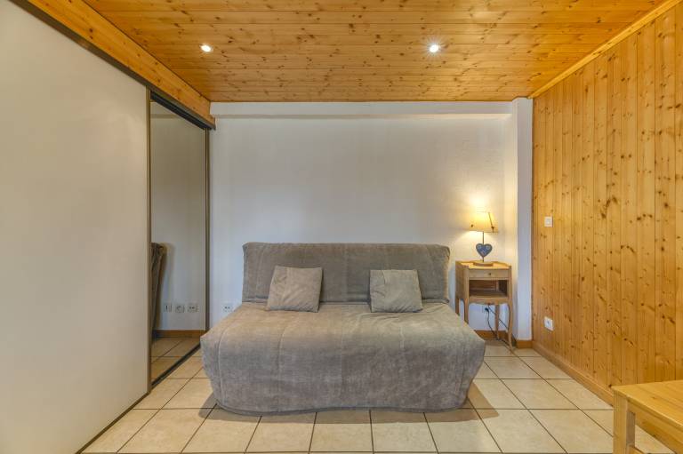 Fully equipped charming studio with fast internet & patio | Garden view | Close to the ski | Pets allowed — photo 4