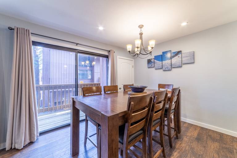Family-friendly condo with jacuzzi, barbeque & yard | Mountain view | Ski nearby | Pet-friendly — photo 5