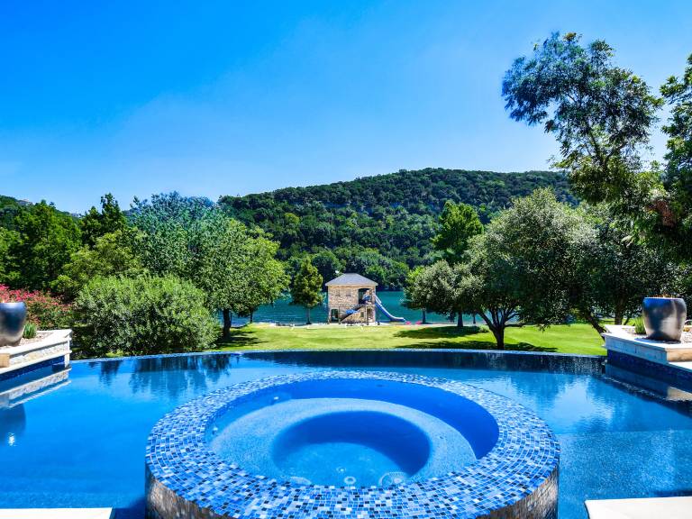 House  Austin Lake Hills