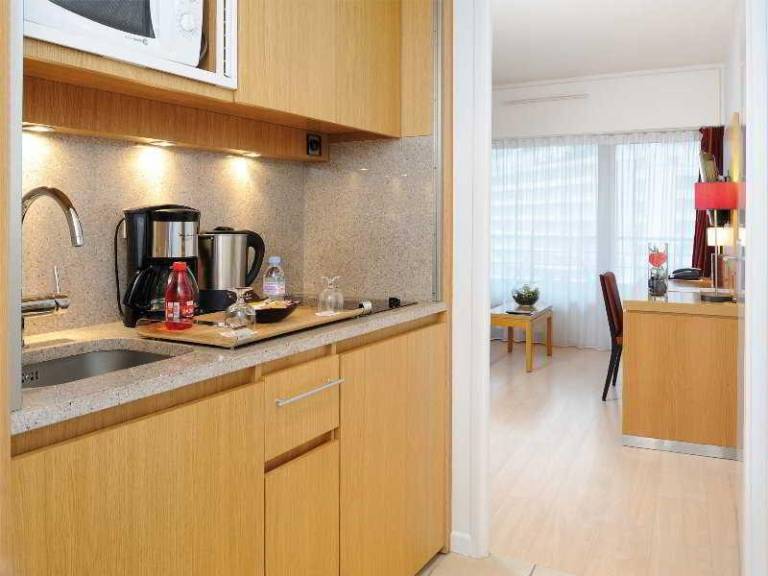 Nice serviced apartment with yard & terrace | Pets allowed in Gennevilliers