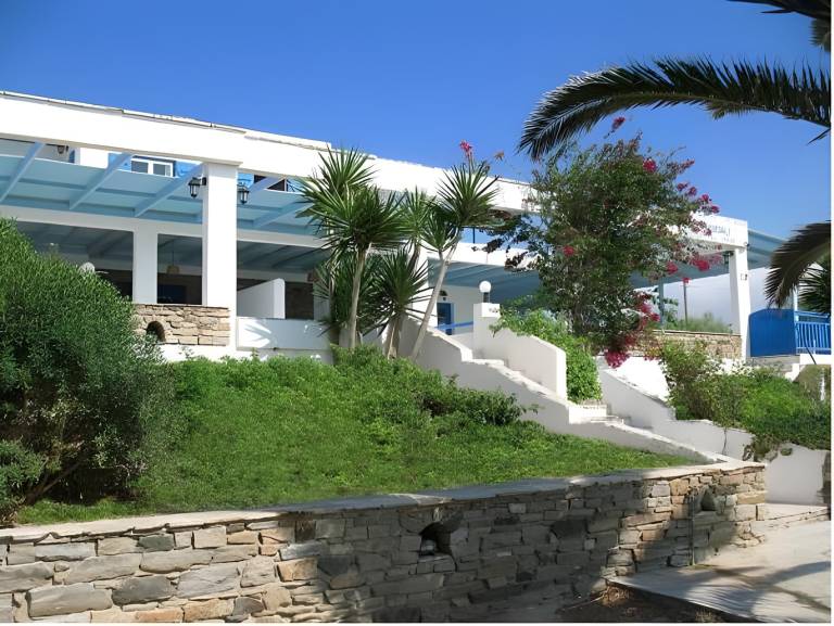 Pleasant serviced apartment with terrace & garden | Beach nearby | Pets allowed in Naxos
