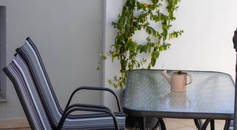 Apartment with patio | Pet-friendly — photo 4