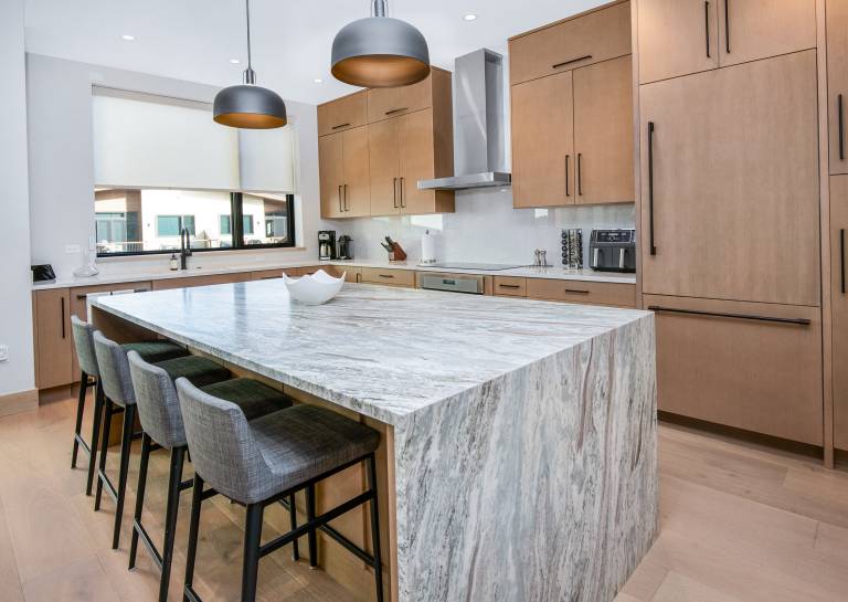 Condo with sauna, barbecue & heated pool | Mountain view — photo 4