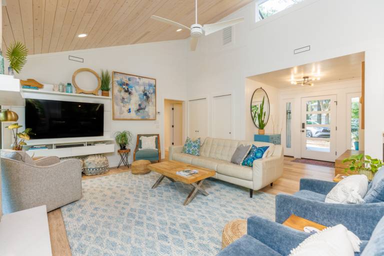 6 Pine Court: Modern Sea Pines Home, Community Pool, Tennis, Free Bikes — photo 3