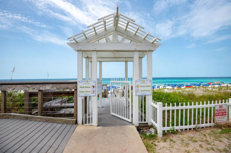 Miramar Manor — photo 4