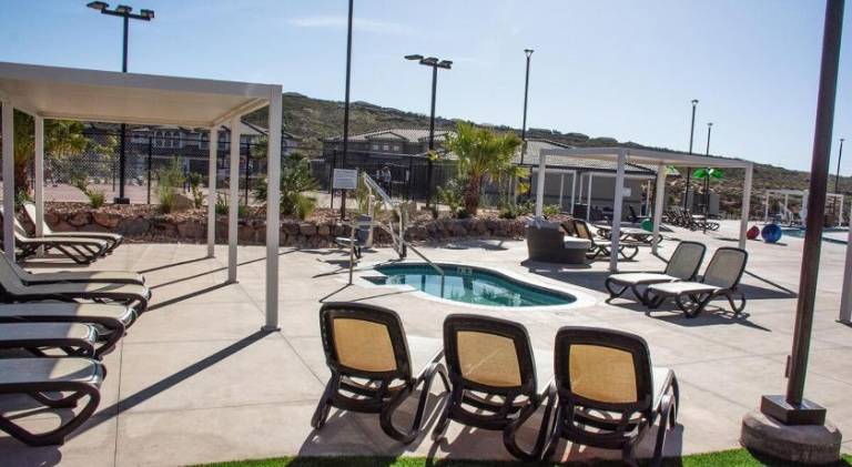 House with jacuzzi & pool — photo 5