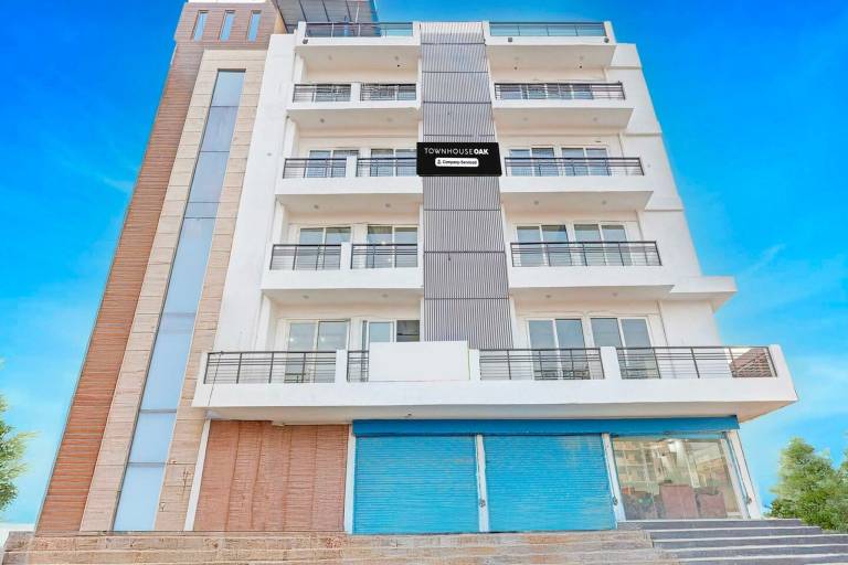 Townhouse Oak Sector 62 Paras Trinity Mall