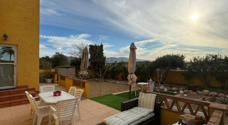 Holiday apartment with terrace, pool & barbecue — photo 5