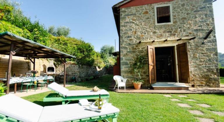 House with pool — photo 4
