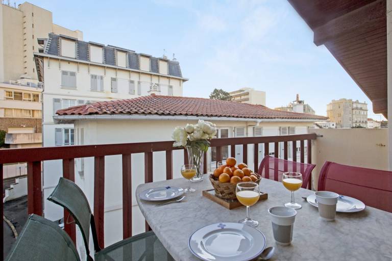 Family-oriented charming studio with terrace | Beach nearby | Perfect for remote work | Pets are welcome in Biarritz
